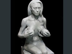פסל של אנג'לינה ג'ולי (צילום: מתוך אתר www.celebuzz.com)